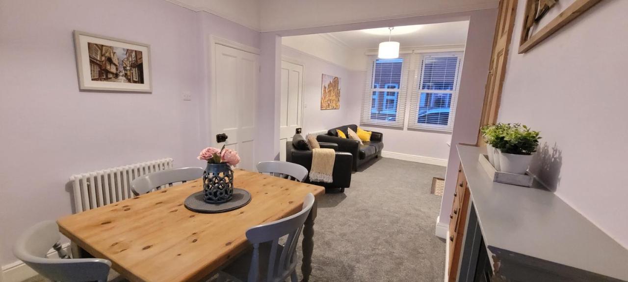 Hartoft St - 2 Bed Near River يورك المظهر الخارجي الصورة