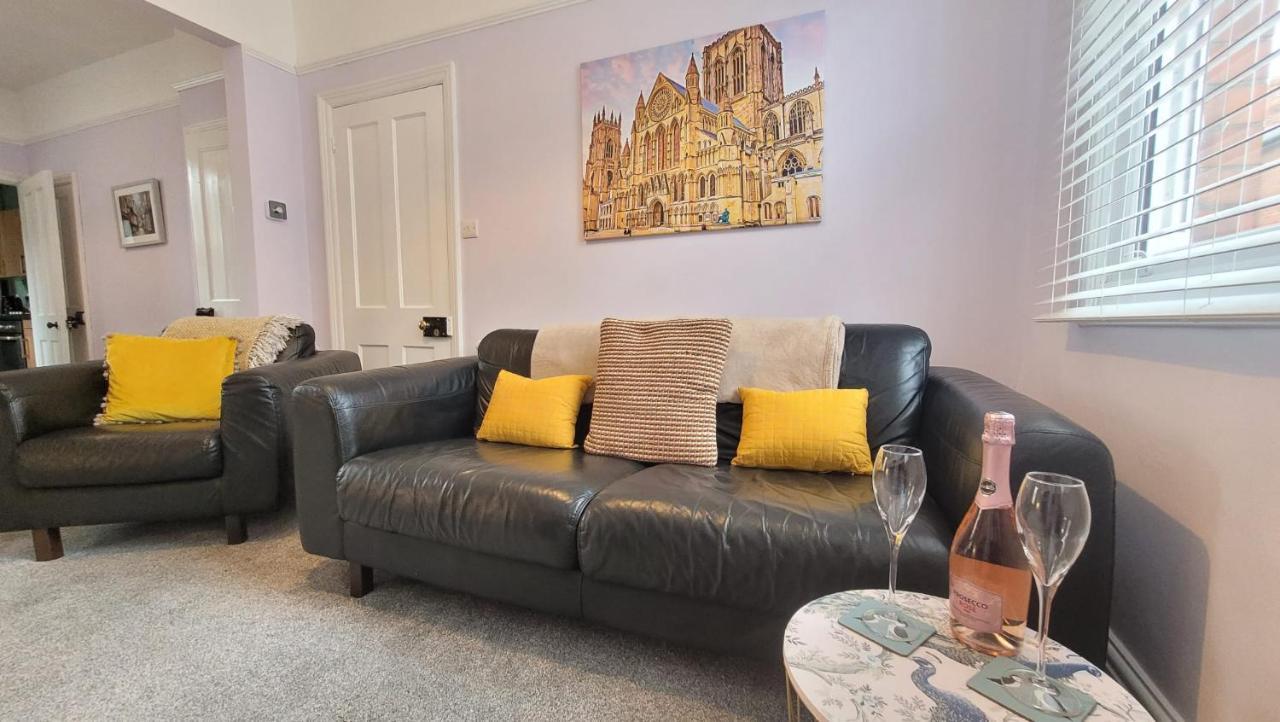 Hartoft St - 2 Bed Near River يورك المظهر الخارجي الصورة
